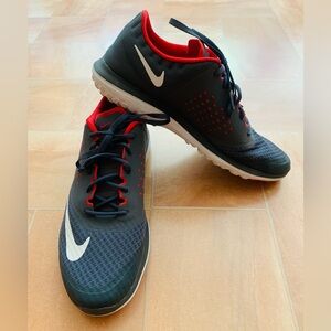 Nike Men’s Dark Grey, White, & Red FS Lite Run 2 Athletic Sneaker Shoes